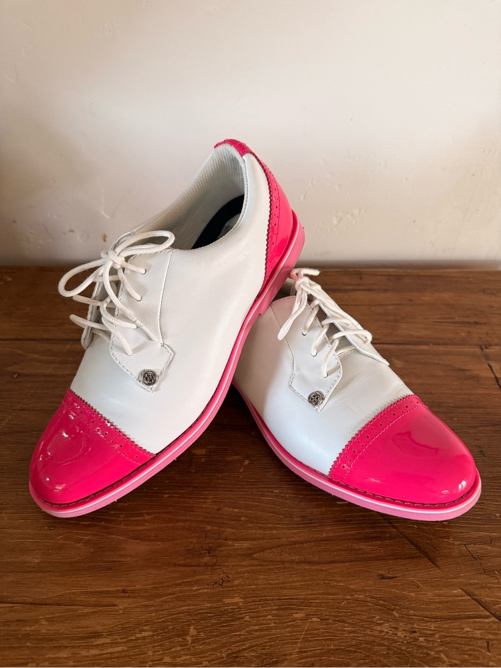 G/FORE Women’s Golf Shoes White & Hot Pink Leather Size 9.5 – Worn Once!
